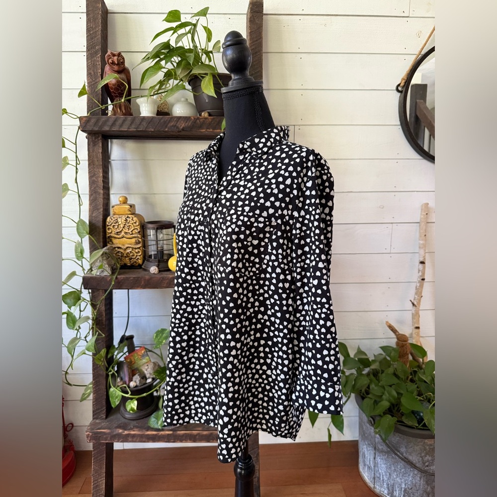 Dalia: Black and White Heart Pattern Button Up Blouse. - Picture 10 of 16